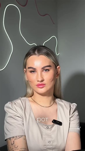 Губы | Ботокс | Липоредукция | Косметолог Москва on Instagram: "Искривление рта после ботокса (ботулинотерапии) — это один из самых частых страхов пациентов и, к сожалению, возможный побочный эффект. Это происходит не из-за «вредности» препарата, а из-за особенностей анатомии и техники введения. Вот основные причины, почему это может произойти: 1. Неправильная точка введения (Анатомическая ошибка) Нижняя треть лица — самая сложная зона для ботулинотерапии. Здесь мышцы расположены очень близко др