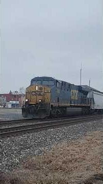 CSX 768 with an awesome horn #hornshow #hornsalute #freighttrain #csx