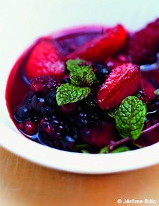 Soupe de fruits rouges  pour 6 personnes - Recettes - Elle à Table