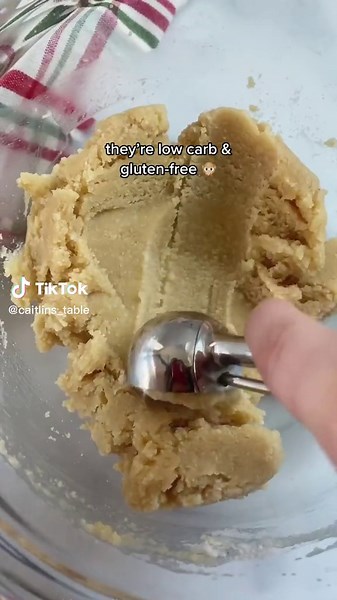 these no bake sugar cookie truffles are the perfect easy holiday treats to make 👩🏼‍🍳🧁🍰 whether they’re for yourself, a party or to gift, they won’t disappoint 💝 making sugar cookie truffles is also a fun activity to do with your kids! get the full sugar cookie truffle recipe on the blog - linked in profile 🫶🏼 want holiday cookie recipes? 👀➡️@caitlins_table #sugarcookietruffles #nobakedesserts #nobaketreats #sugarcookierecipe #easysugarcookies #easyholidaytreat