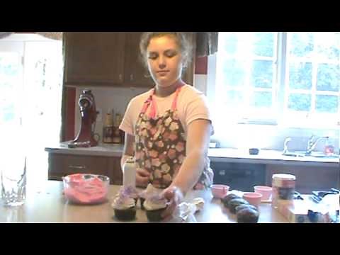 How to Decorate Swirl Cupcakes