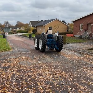 Betalt samarbete med Klaravik! Vilken dragare! En brittisk blå dröm! Följ länken för att buda på denna County: https://klaravik.link/3AwPxaF #countytractor #klaravik #klaraviknätauktion | Traktor Power