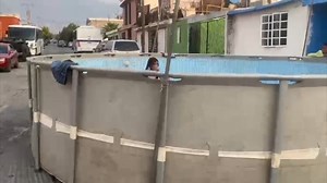 8K views · 273 reactions | La señora Guadalupe instaló una alberca en medio de la calle Suace en la colonia Zaragoza donde decenas de niños de varias colonias de Saltillo, acuden para divertirse en esta alberca. | NMás Saltillo | Facebook