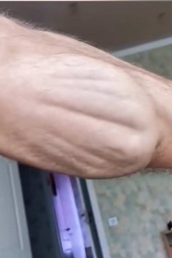 Come feel the muscle spasm #musclespasm #legmuscles #foryou #fyp #usa | calf cramp