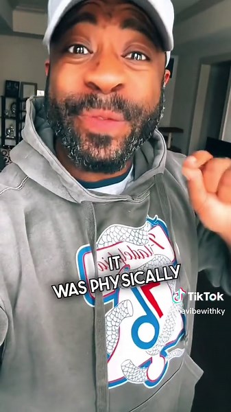 Why don’t people my age like talking on the phone? I really thought this through and I think I figured out the reason. What are your thoughts?! ☺️ #thevibewithky #phonecall #millennial #millennials #millennialsoftiktok #retro #oldschool