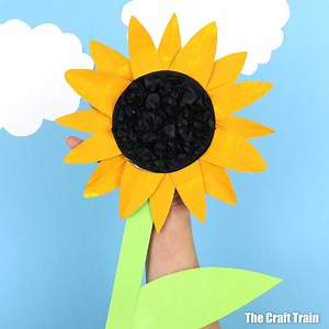18K views · 350 reactions | Make a gorgeous paper plate sunflower decoration! Full tutorial here: https://www.thecrafttrain.com/paper-plate-sunflower-craft-for-kids/ | The Craft Train | Facebook