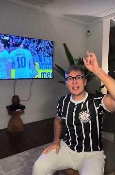 Ivan Moré reacts to Memphis Depay's missed penalty in Corinthians 0x1 Estudiantes