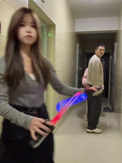 2-in-1 dual-blade lightsaber: Guys get obsessed instantly!