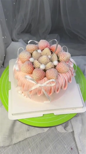Simple and Beautiful Fruit Cake Decorating Ideas