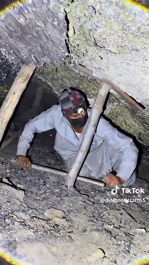 Exploring Deep Tunnels in Minecraft: A Mining Adventure