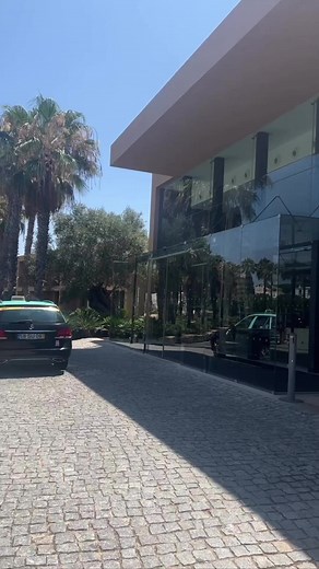 Este é o resumo de uma estadia num hotel com acesso direto à praia, spa, piscinas que parecem um oásis e muito mais. Falamos sobre o hotel NAU Sao Rafael Atlantico 🌴 🌴 📹 @zahra_shamji | NAU Hotels & Resorts
