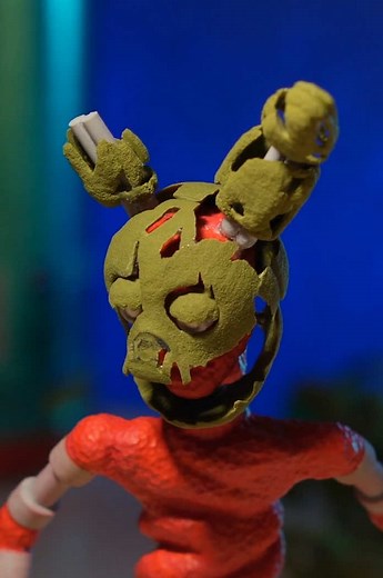 Putting the new Springtrap together for a test fit #fnaf #fivenightsatfreddys #springtrap #clayart #fnaffanart