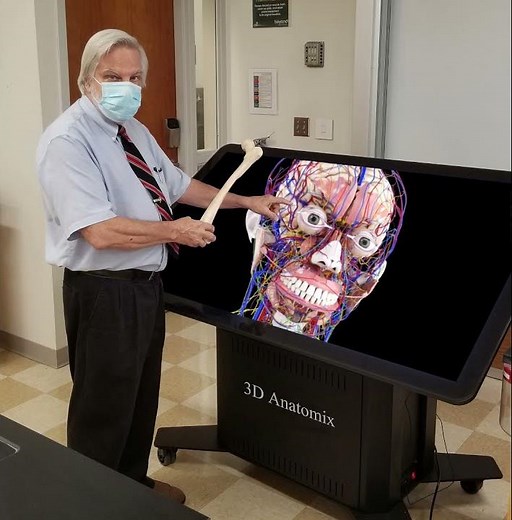 The 3D Virtual Dissection Table