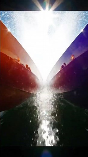 EPIC Speedboat Race: Close Call & MASSIVE Splash! 🚤💨