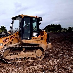 2.5K views · 69 reactions | #cat 953D #tracked #loader #dozer #heavyequipment #heavymachinery #constructionequipment #constructionmachinery #construction #demolition #mining #quarry #site #caterpillar @catproducts @catconstruction #earthmoving #earthmover | Diggers & Dozers | Facebook