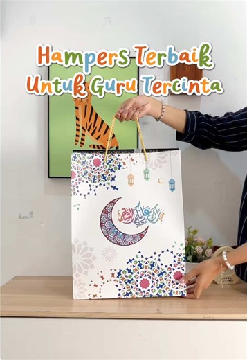 Hampers lebaran unik buat bu guru apa ya? Siapkan hampers terbaik untuk guru tercinta dengan memberikan hiasan dinding seperti ini 🙌🏻😍#guru #hamperslebaran #hiasandinding #gurumuda #ramadhan