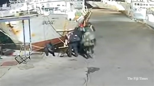 #FijiTimesNews Investigations are ongoing into a robbery at a premises located near Millers Wharf, Lami, in the early hours of this morning. Seven men stole a safe, locking the watchman in his booth. CCTV shows them fleeing by boat. One man is in police custody, while authorities continue searching for the remaining suspects. #Fiji #FijiNews 🎥 SUPPLIED (CCTV FOOTAGE ENHANCED) | The Fiji Times