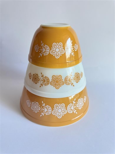 Vintage Pyrex 1970s Butterfly Gold 3 Piece Nesting Mixing Bowl Set | 401, 402, 403 | - Etsy