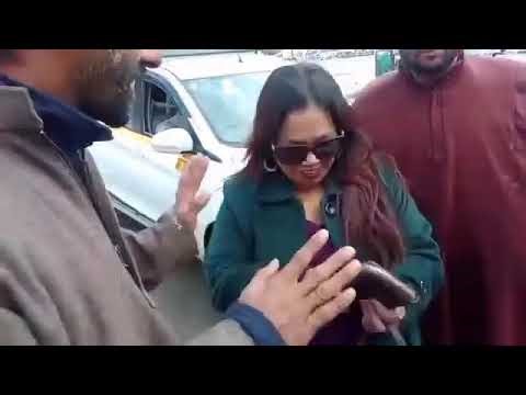 Kashmir ki kashmiriyat🌺 Tourist cab driver from Tourist taxi stand No 2 returned bag to tourist ful