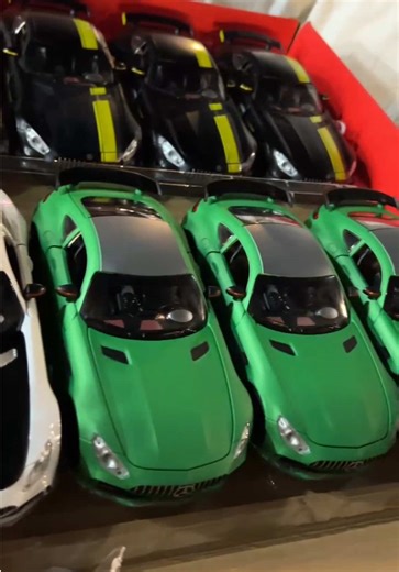 Unboxing the 1/24 Die-Cast Benz AMG GTR Toy Car