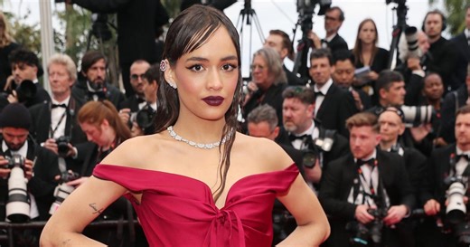 Thalia, la fille de Luc Besson, en robe à corset pour son premier Festival de Cannes