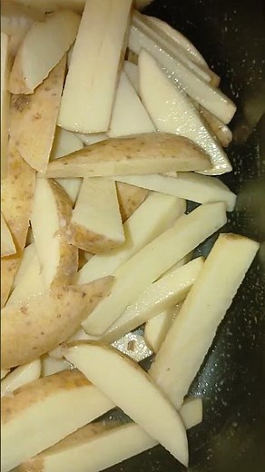 1of3 #howtocook #airfrychips #airfryfrechfries #potatoes #homecooking