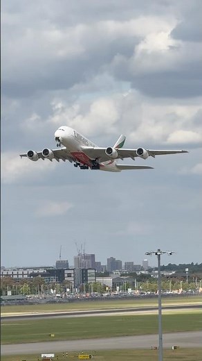 Emirates Airlines Airbus A380-800 😍✈️🇦🇪 #emirates #takeoff #airport