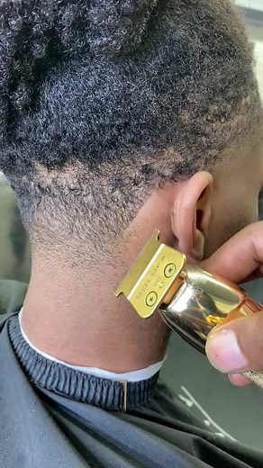 Razor sharp 🔪💈 #barber #the_barbers_son #barbershop #fyp #satisfying #lifehacks #tutorial #viral #trending #Tiktok #instagram #reels #chicago #texas | �THE_BARBERS_SON���
