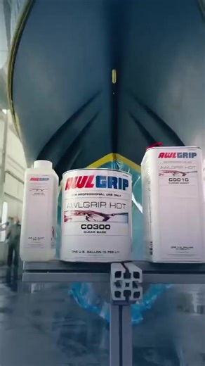 What we mean when we say Awlgrip HDT has excellent distinction of image (DOI). Amazing work by Yachtservice Burkard to capture the coating process so spectacularly! | Sea Hawk Paints