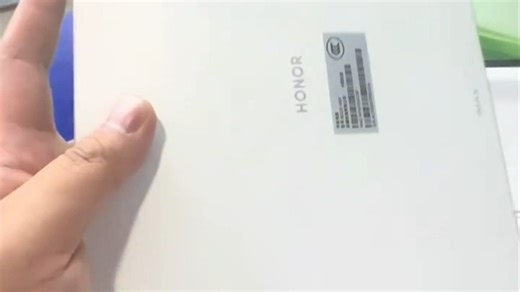 荣耀平板接口齐全，USB-C、HDMI、3.5mm耳机孔一应俱全，办公学习外接鼠标键盘或投影仪轻松实现，提升效率超省心。