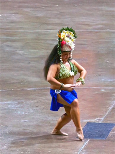 2026 Tahiti Fete Hawaii featuring Isabelle of Hiva Katoa. Finals Vahine 16-20 Get ready to be mesmerized by the incredible speed, power, and passion of this 'Ori Tahiti (Tahitian dance) performance! From the lightning-fast hip movements (fa'arapu) to the thunderous, traditional drum beats (to'ere), this video captures the true cultural spirit and vibrant energy of French Polynesia. If you love the intensity of traditional Tahitian drumming, stunning costumes, and world-class dancing, please like
