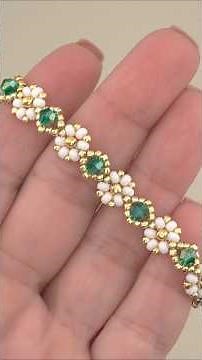 DIY Daisy Bracelet #shortstutorial | Crystal Seed Bead Jewelry Making: Beaded Floral Bracelet Design