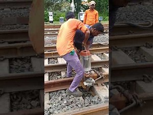 Thermit Welding in Railway by Welder ,Please like,share And subscribe my youtube channel 🙏🙏🙏