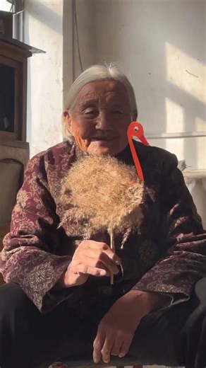 Is the swan made of reeds by Grandma beautiful? #Grandma #Rural Life