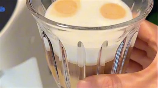 星巴克咖啡新品体验，轻松享受醇香每一杯。即日起门店限量供应，丝滑口感搭配专属杯型设计，带来全天候惬意时刻。无论是办公间隙还是朋友小聚，都能找到属于你的那一杯风味