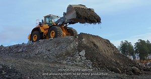 Productivity unlocked with our 1000-hour engine service interval. 🕒⚙️ Experience higher uptime, boosted productivity, lowered TCO, and a significant reduction in waste. Your machine's efficiency just got a major upgrade! 💪🔧 #VolvoCE #Uptime #Productivity #BuildingTomorrow | Volvo Construction Equipment Asia