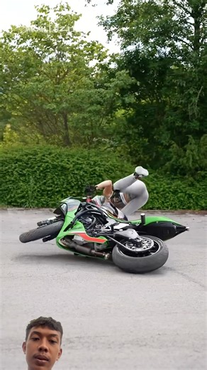 How to lift your bike ? #dirtbikeadventures #dirt #moto #viral