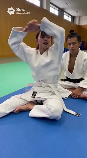 柔道と体操の柔軟トレーニング