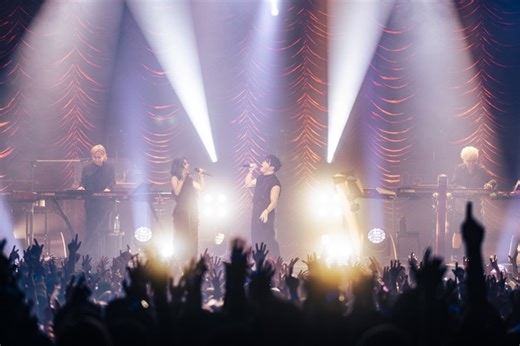 小室哲哉×浅倉大介“PANDORA”、約7年ぶりの再始動ライヴを収めたBlu-rayより新曲のライヴ映像を公開 - CDJournal ニュース