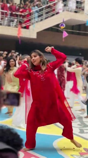 NSU Flash Mob- Medha's Choreography and Performance - She is a gem
