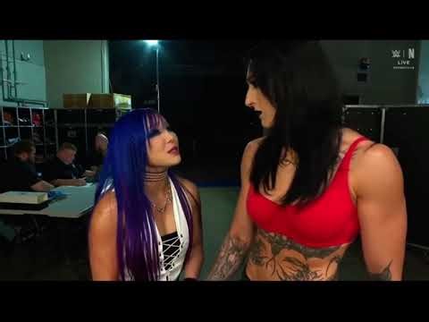 WWE Part 1 - Divas Kissing