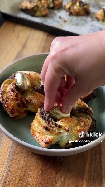 Easy Pistachio Puff Pastry Twirls Recipe