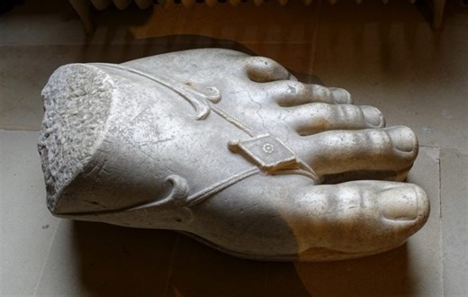 The Story Behind the "Greek Foot" and Its Medical Explanation - GreekReporter.com