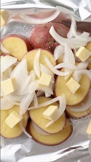 Grilled Red Potatoes...crispy edges, tender centers, and full of flavor! #grilling #sidedish