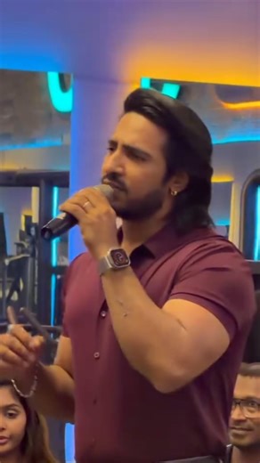 Thakur Anoop Singh singing Song in Club 360 degree GYM