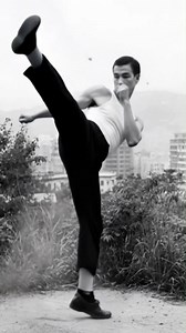 197K views · 6K reactions | Bruce Lee! Flashy kick moves This video is not actually a movement he does, but a video created by my imagination and created by AI, so please don't misunderstand. #BruceLee #MartialArtsLegend #LegendShorts #MuscleIcon #ActionStar #LegendVideo #StrongMan #ReelRecommendation #LifeTurningPoint #HeroPhilosophy | Cheoljung Kang | Facebook