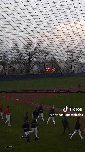 walk-off winner 🤩 #ncaa #baseball #walkoff #homerun #gamewinner #d3 #fyp #hopeathletics