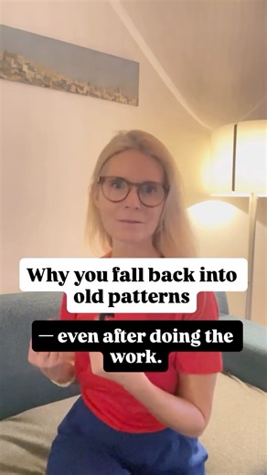 Barbara | Conscious Embodiment Mentor & Somatic Guide on Instagram: "You don’t fall back into old patterns because you’re not trying hard enough. You fall back because those patterns were created long before you had control. Most of your survival strategies were formed between ages 0–7: • self-criticism • overthinking • shutting down • people-pleasing • being hyper-independent • doing everything alone • overfunctioning • staying small These weren’t choices. They were adaptations. Your body learn