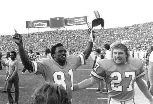 Running back Tony Davis, a 6-year NFL veteran, died at 73