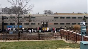 Chicago suburbs passing laws as ‘rogue buses' drop off asylum seekers